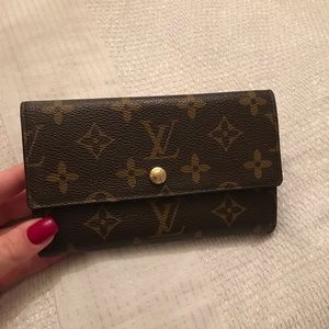 Louis Vuitton Wallet (fixed)